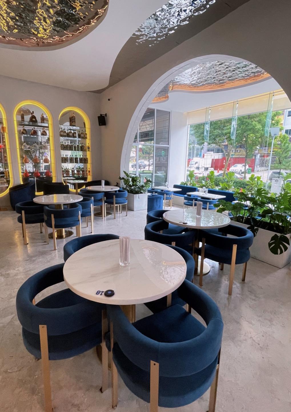 Mezzo Bar & Bistro